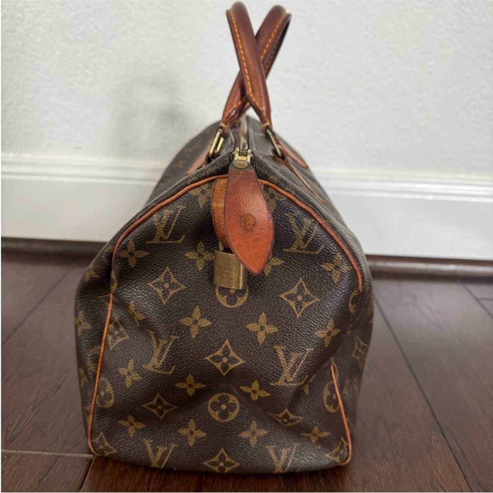 Louis Vuitton Handbag in Brown Speedy 30 Monogram - Picture 2 of 10